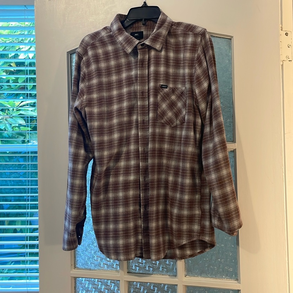 Men’s large obey shirt